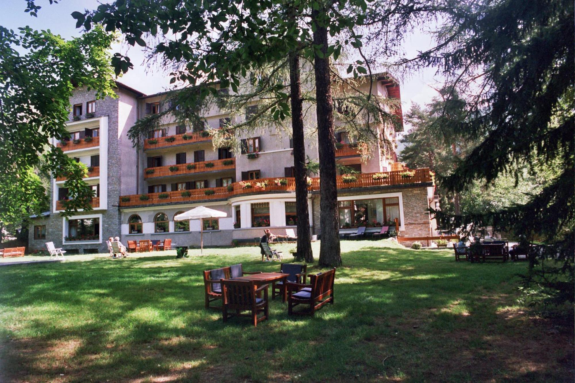 Hotel Des Geneys Бардонечия Екстериор снимка